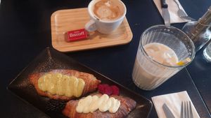 Monthly brunch! I dunno how long it will last (cuz only once per month) but if you have an opportunity to go, simply go! 🤤 at Meow Pizzeria Verde in Innsbruck