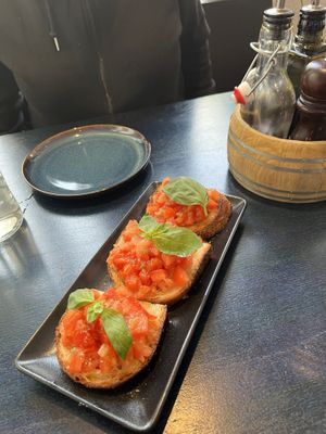bruschetta   at Meow Pizzeria Verde in Innsbruck