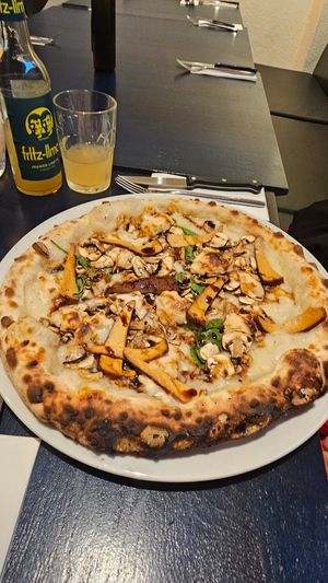 Greta at Meow Pizzeria Verde in Innsbruck