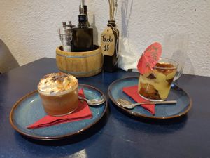 Mousse au Chocolat und Tiramisu at Meow Pizzeria Verde in Innsbruck