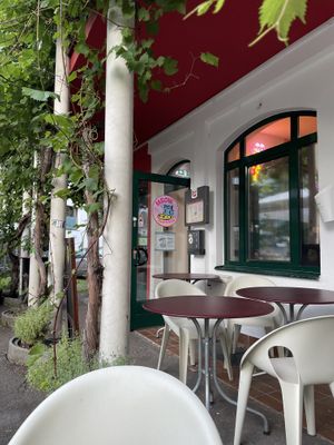   at Meow Pizzeria Verde in Innsbruck