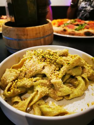 Pistache pesto pasta at Meow Pizzeria Verde in Innsbruck