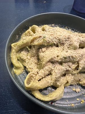 Pistazien Pesto - ein Gedicht!   at Meow Pizzeria Verde in Innsbruck