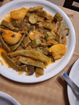 Green vegetables at I Mouria Restaurant & Tavern - Εστιατόριο-Ταβέρνα "Η Μουριά" in Dikastika