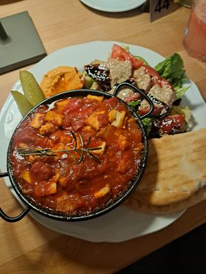 Vegan shakshuka (sub eggs with tofu) #Veganuary at 2 Okna Cafe in Krakow