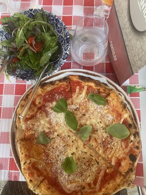 Vegan margarita pizza   at Encantus  in Quarteira