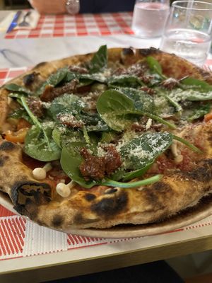 Pizza veggie with vegan cheesee  at Encantus  in Quarteira