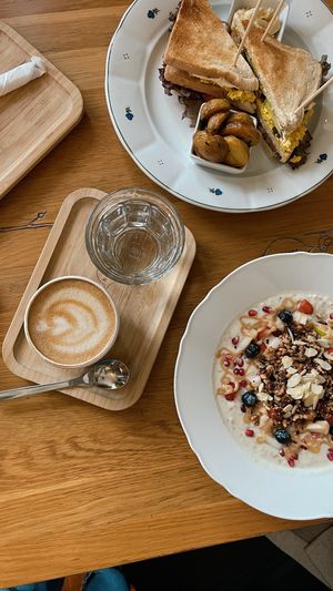 Best vegan club sandwich + super delicious oatmeal 🤤💚  at Moment in Prague