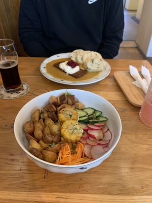 Yum  at Moment in Prague