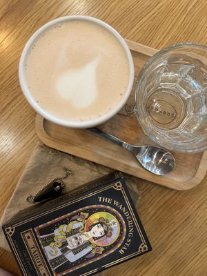 Chai latte based on oat milk. Good but I could use a biiiiit more spices  at Moment in Prague