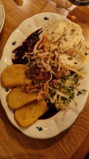 Seitan Ente, Klöße, Rotkohl at Moment in Prague