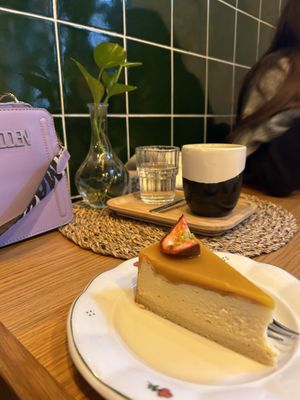 Maracuja cheesecake & matcha latte   at Moment in Prague
