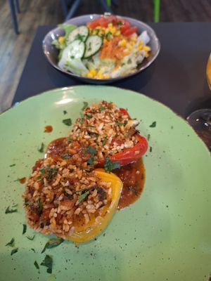 Vegane gefüllte Paprika at Paradies to go in Liestal