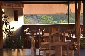 Outdoor seating    at Hotel Kambutaleko in Cambutal