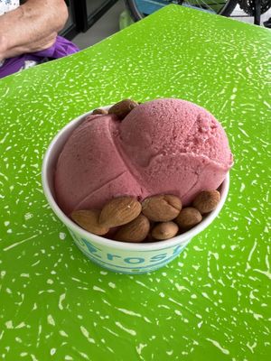 Raspberry with almond topping    at Ecofrost in Puerto Villamil