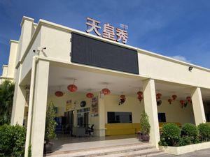 This is the Chinese nightclub that's about 50 meters away at Vegan and Vegetarian Restaurant in Phuket