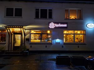 Einladend beleuchtet at Om Mani Vegan in Wedel