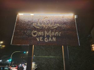 Schönes Logo at Om Mani Vegan in Wedel