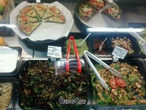 beetroot & chickpea salads and pizzas - all raw and vegan at Raw 'n Juicy in Brisbane