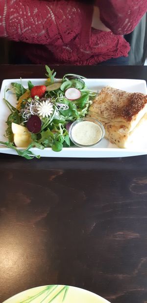 Süßkartoffelnstrudel mit Salat at Symbiose in Leipzig