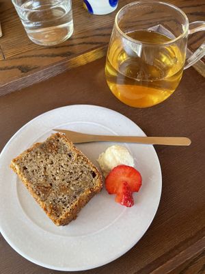 Banana fig pound cake and herbal tea  at Aomugi in Odawara