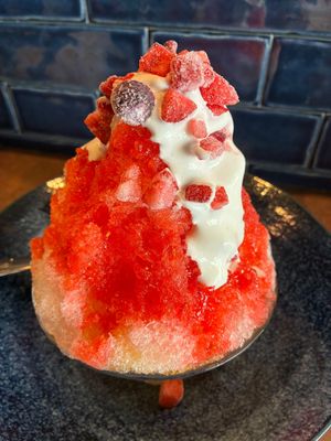 Mango strawberry vegan shaved ice at Vegan Ramen by Playpen Friends in Osaka
