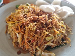 Vegan fried noodles at Ketela Eatery & Lifestyle in Canggu