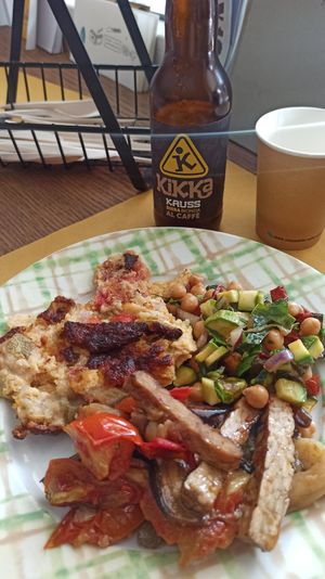 Farinata ripiena, tempeh con melanzane e insalata mista at Erbavoglio di Selva Cristina in Vigliano Biellese
