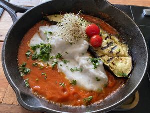 Berinjela assada com purê de inhame   at Moringa Mantiqueira in Campos Do Jordao
