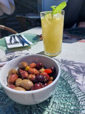 Azeitonas e sumo de caju at +55 Culinaria Brasileira de Norte a Sul in Viseu