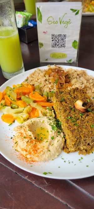 Quibe assado com recheio de creme de leite de castanhas,  arroz com lentilhas, hommus #Veganuary at Seo Vegê  in Sao Paulo