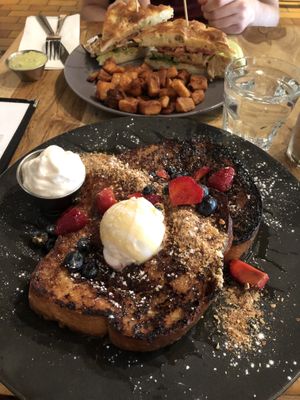   at Lola Rosa - Parc in Montreal