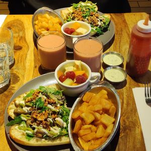 Mushroom toasts and smoothies at Lola Rosa - Parc in Montreal