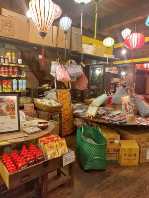 Shopping at Vietnamese Restaurant Hoi An - ベトナム料理店ホイアン in Osaka