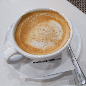 növényi tejes cappuccino (itt már sajnos a hab összeesett, de szuper volt) Pascucci kávéból at Hanna cukrászda in Siklos