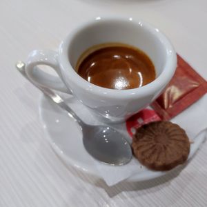 espresso Pascucci kávéból 😋 at Hanna cukrászda in Siklos