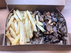 Oyster mushroom sand chips at Mushroom in Thessaloniki