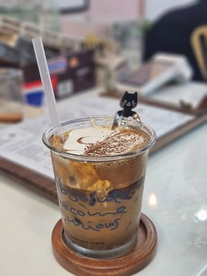 The best cafe in Cat Ba. I came here every morning . Big thank at Tit & Mit in Hai Phong