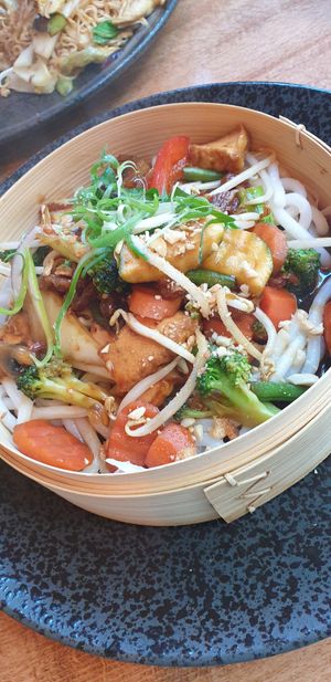 Udon Nudeln mit Gemüse, Tofu und Seitan at Restaurant No. 90 in Peine