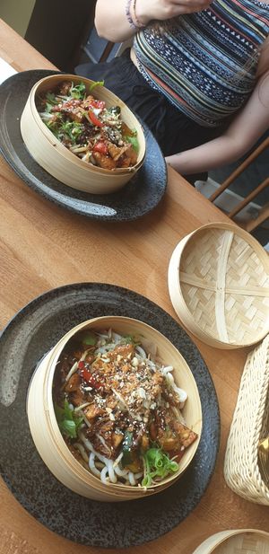 V4: Banh Canh Hap at Restaurant No. 90 in Peine