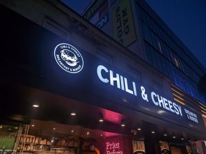  at Chili & Cheesy in Vienna