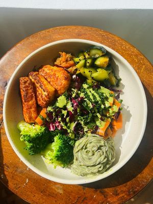 Asian slaw bowl  at Fable in Lisbon