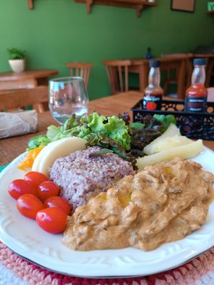vegan strogonoff at Oásis Natural - Alimentação Saudável in Natal