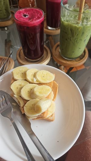 Beetroot juice, iced matcha latte with soy, PB and banana sandwich at Snooze in Bangkok