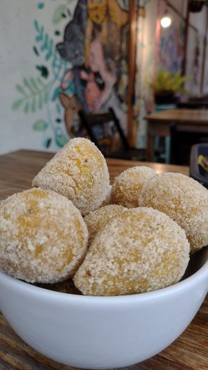 Porção de mini coxinha de jaca. at Veg Veg in Curitiba
