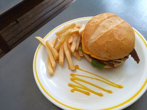 Hamburger de caminhoneiro at Veg Veg in Curitiba