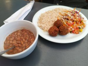 Dish with falafel at Veg Veg in Curitiba