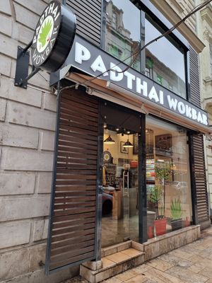 Entrance #Veganuary at Padthai Wokbar   in Budapest