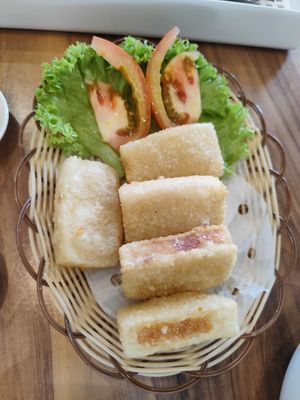 Crispy fried carrot cake (a bit glutinous) at AM Green World 青の世代 in Iskandar Puteri