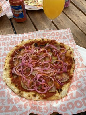 Kirkkopuiston terassi, kbc taproomin pizza  at KBC Taproom in Turku